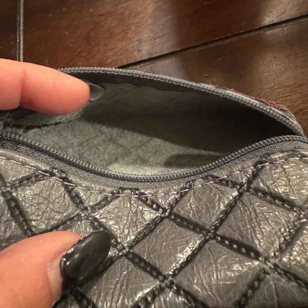 EUC Makeup Junkie leather Quilted Gray Micro Makeup Bag - Picture 3 of 5